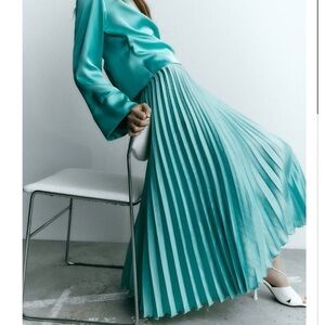 Zara Elegant Teal Pleated Skirt, Size Small